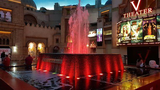 Fountain Show at Miracle Mile Shops